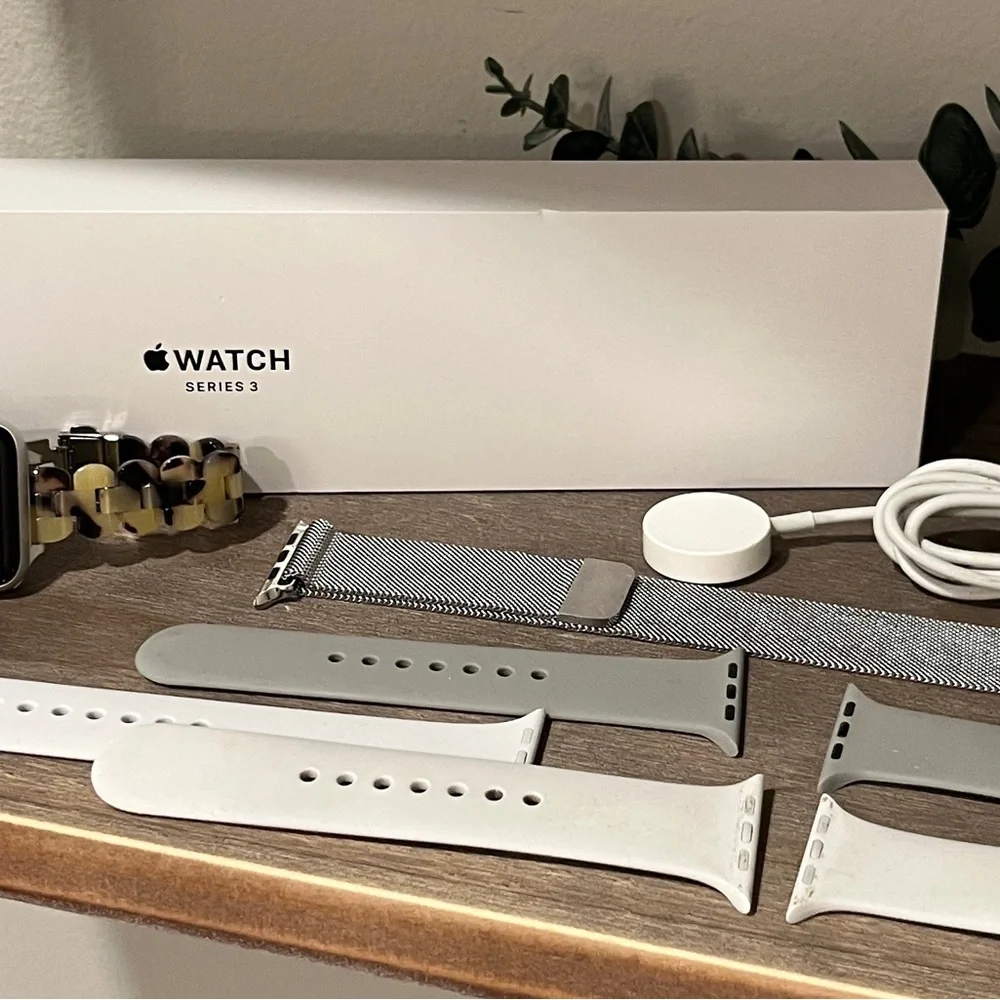 Apple Watch Series 3 - 42mm - Silver Aluminum - Comes Various Bands & Charger